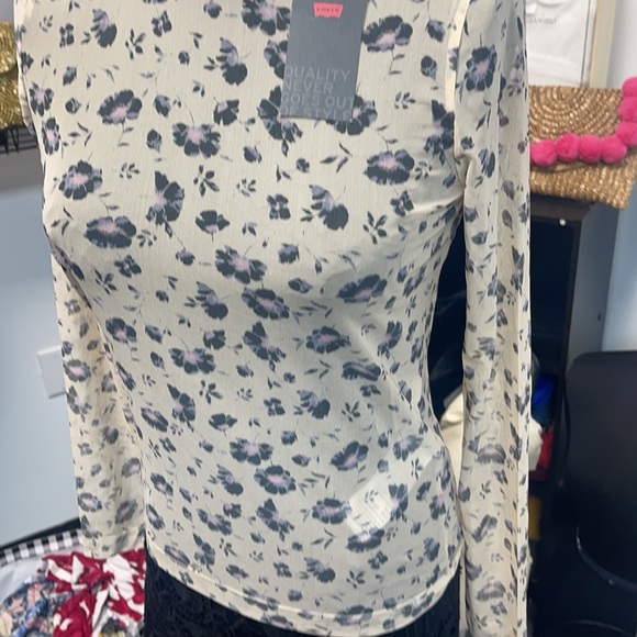 💜🤍 Levi’s Sheer Pattern Top - Picture 2 of 3